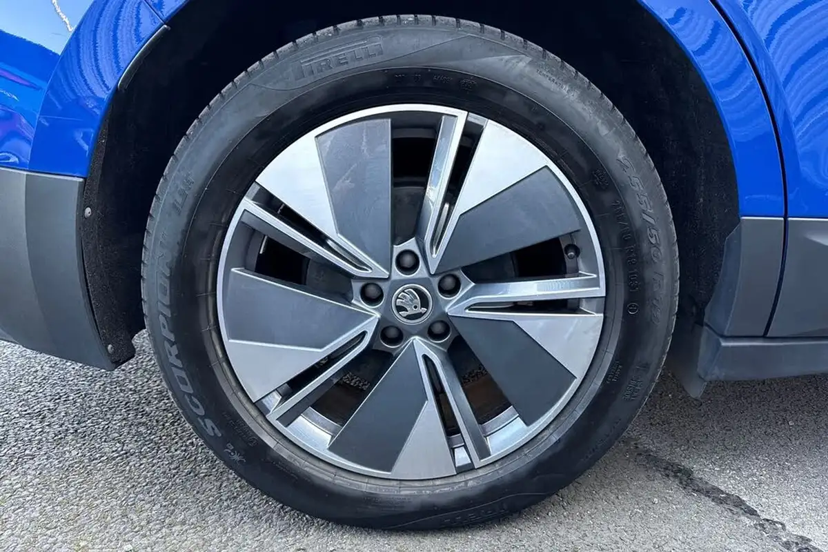 2022-skoda-enyaq-e-80-82-kwh-big-11