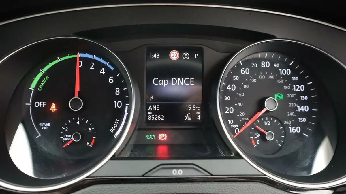 2021-volkswagen-passat-14-tsi-gte-saloon-4d-big-10