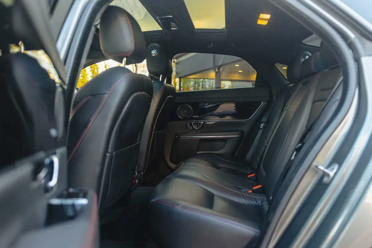 2015-jaguar-xj-series-50-xjr-saloon-big-45