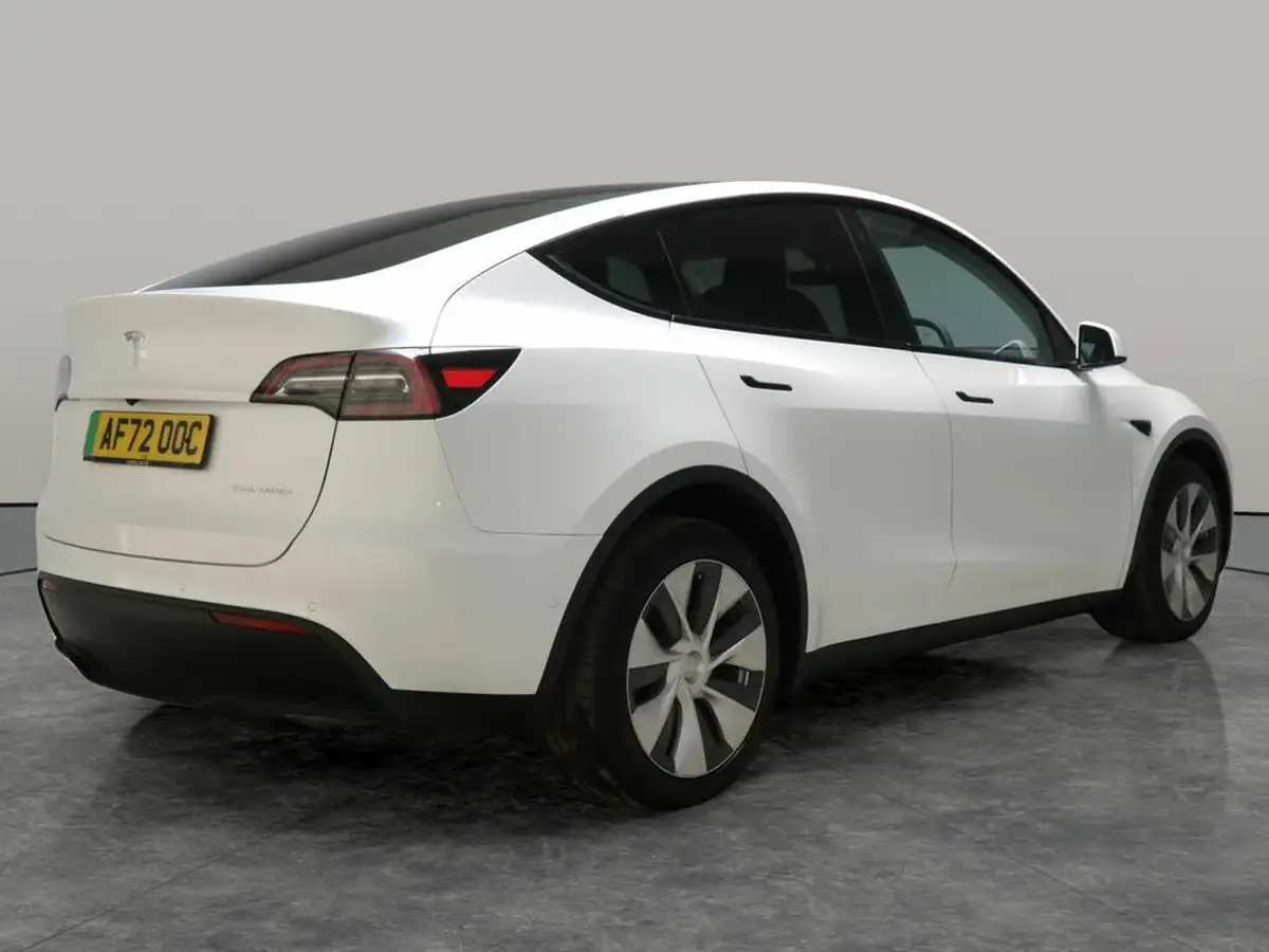2022-tesla-model-y-e-long-range-big-9