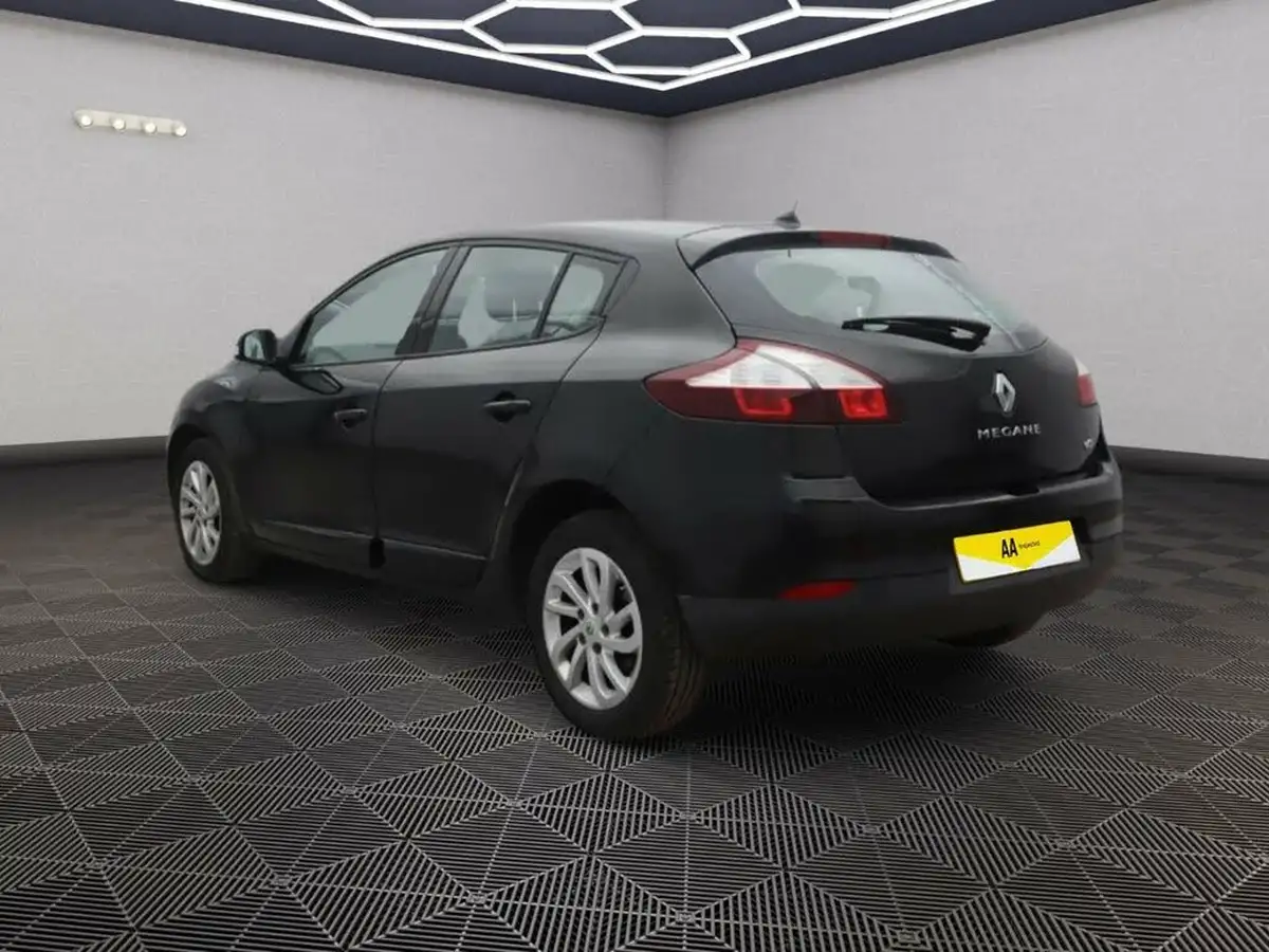 2015-renault-megane-15dci-dynamique-nav-energy-ss-hatchback-5d-big-2