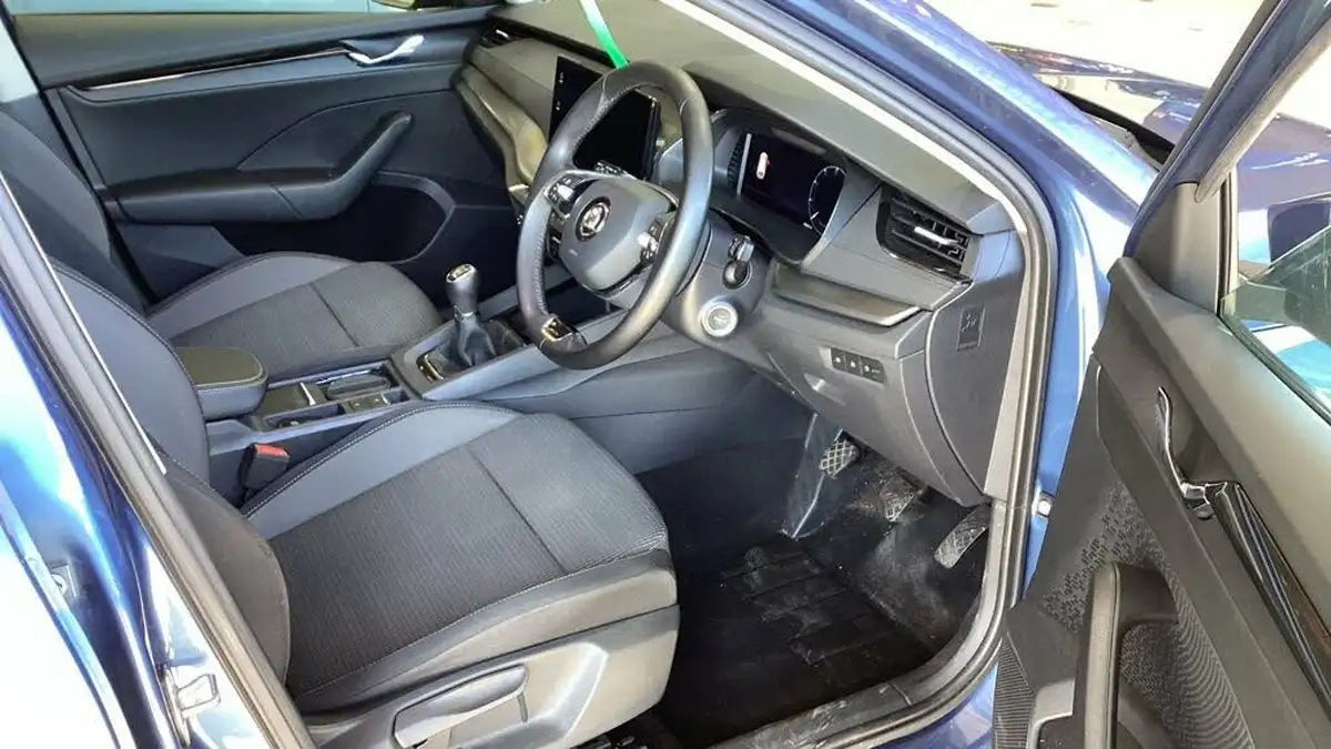 2021-skoda-octavia-20tdi-se-technology-115ps-scr-estate-big-6