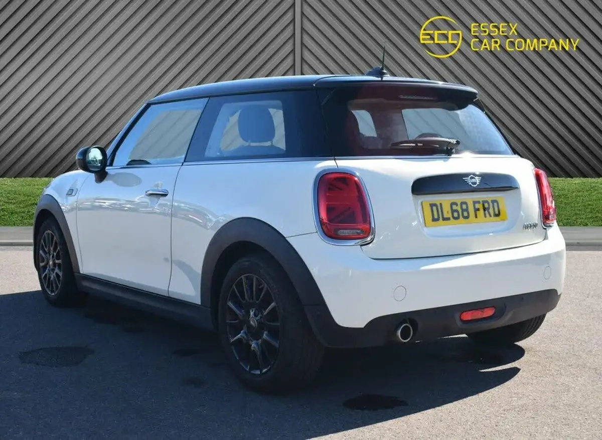 2018-mini-cooper-15-cooper-classic-ss-hatchback-3d-big-9