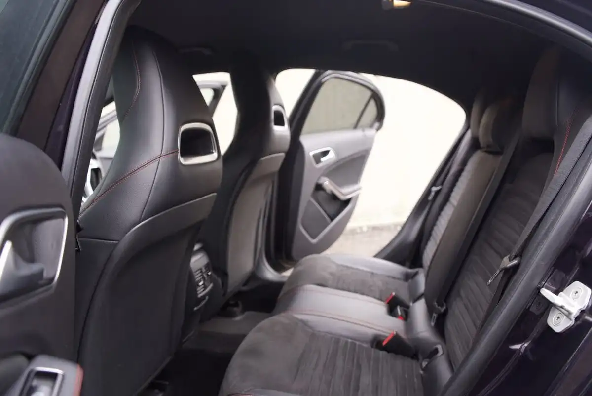 2015-mercedes-benz-a-class-15cdi-a180-amg-sport-big-35