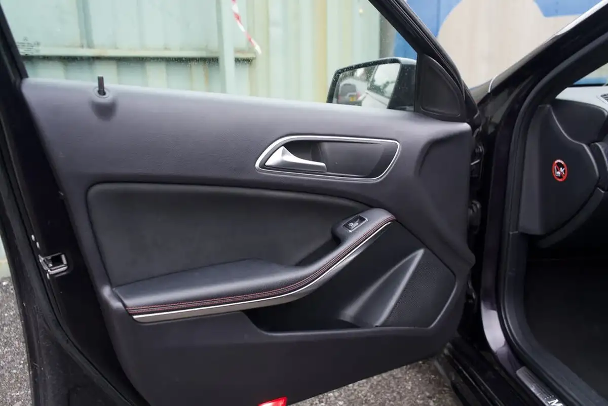 2015-mercedes-benz-a-class-15cdi-a180-amg-sport-big-39