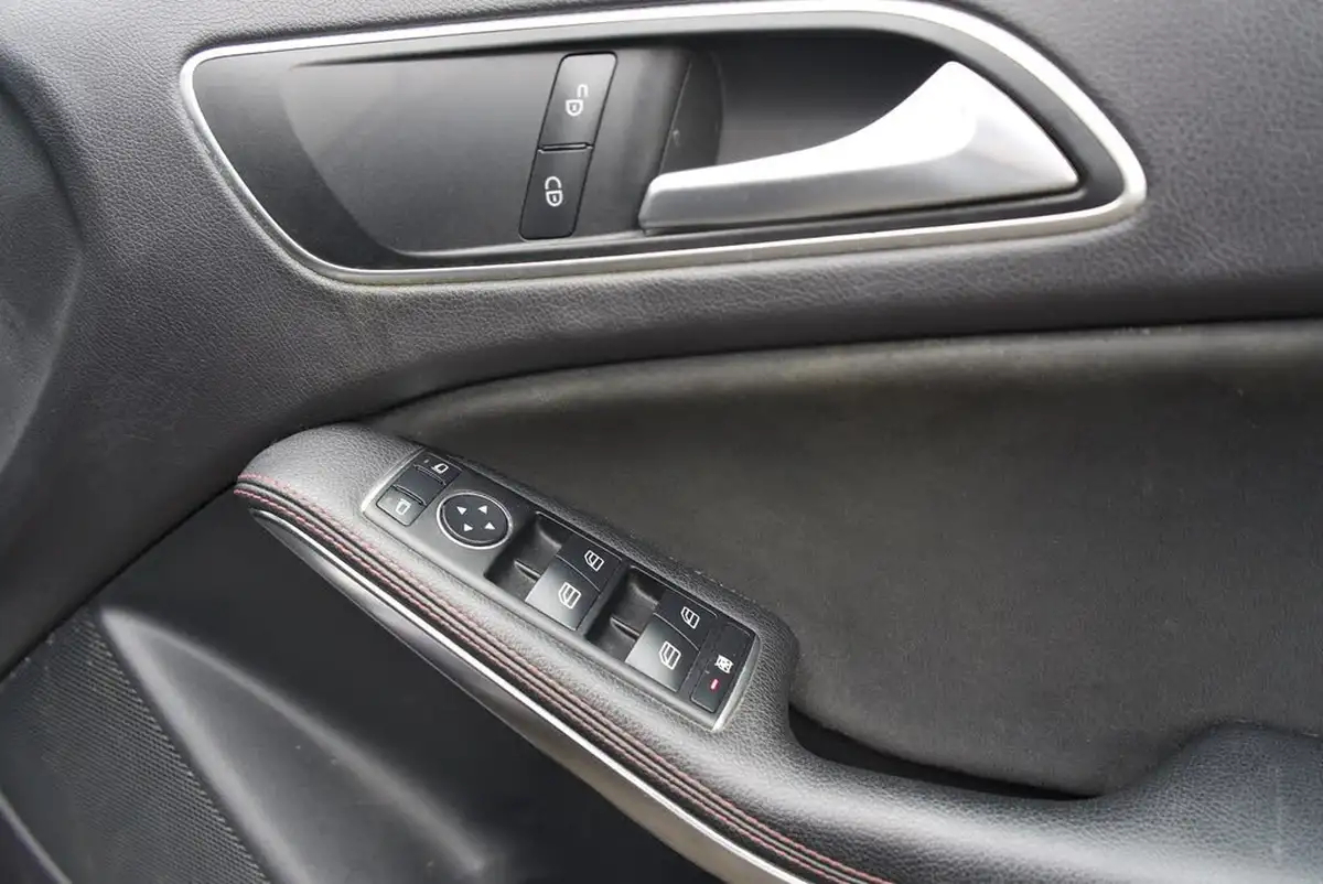 2015-mercedes-benz-a-class-15cdi-a180-amg-sport-big-11