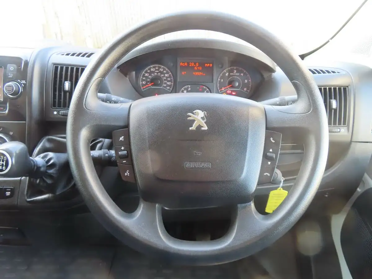 2020-peugeot-boxer-22-bluehdi-professional-335-l2-h2-big-36
