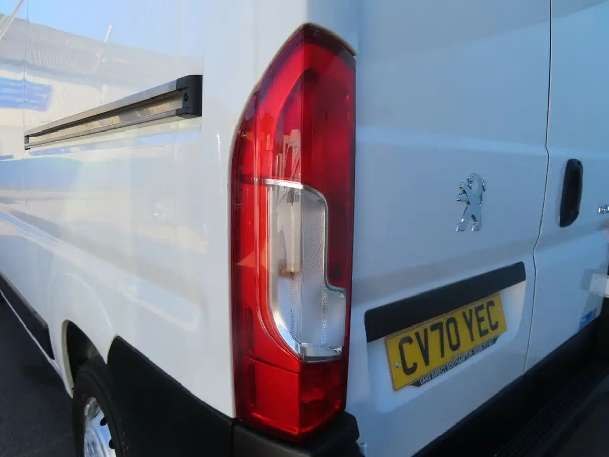 2020-peugeot-boxer-22-bluehdi-professional-335-l2-h2-big-18