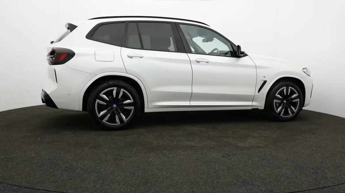2022-bmw-ix3-e-m-sport-big-29