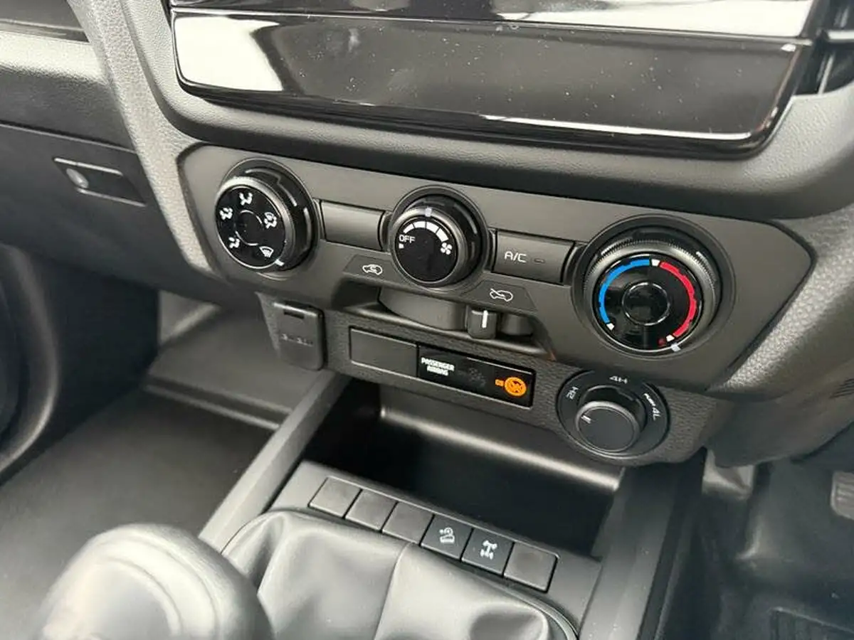 2024-isuzu-d-max-19td-utility-4x4-single-rear-differential-lock-big-21