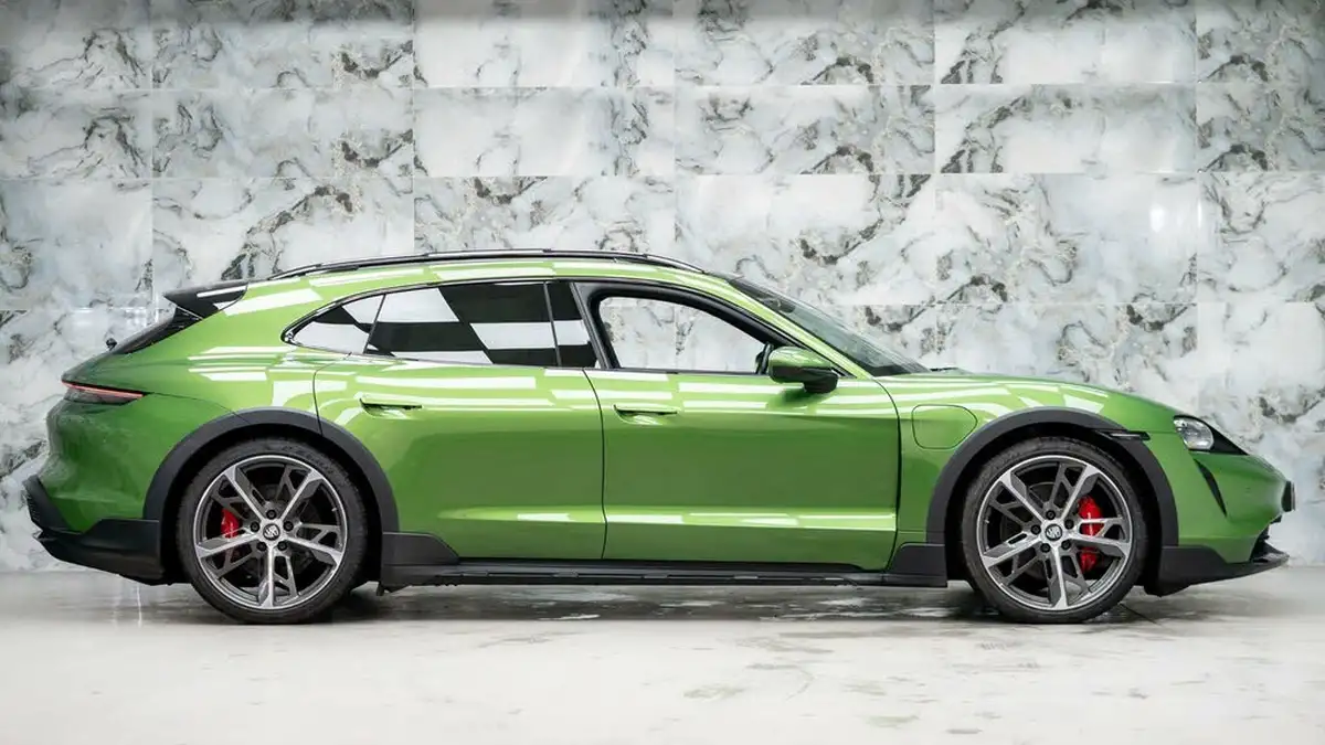 2021-porsche-taycan-e-4s-cross-turismo-awd-big-6
