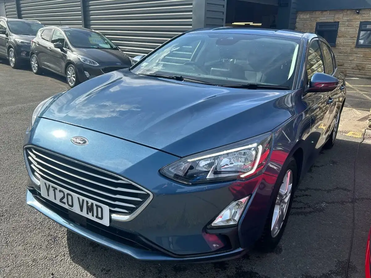 2020-ford-focus-15-zetec-95ps-hatchback-big-2