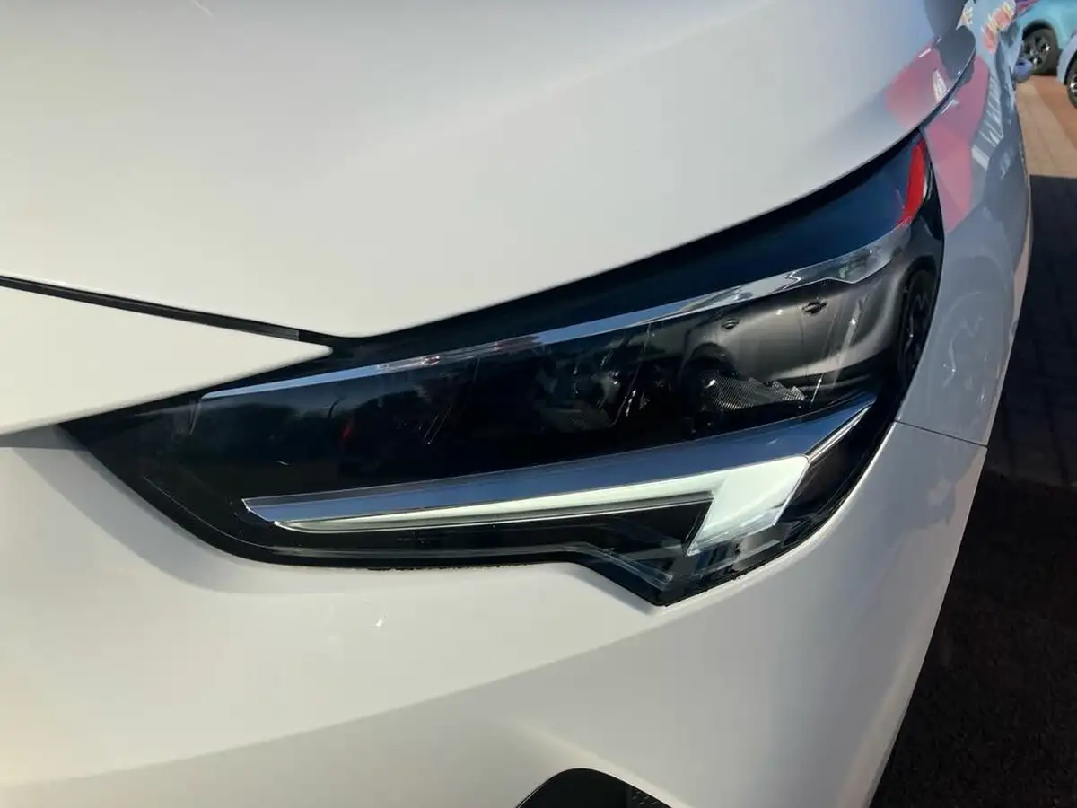 2021-vauxhall-corsa-e-se-premium-big-12