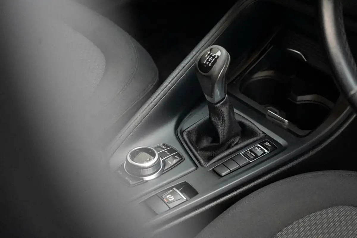 2017-bmw-x1-20td-sdrive18d-se-big-28