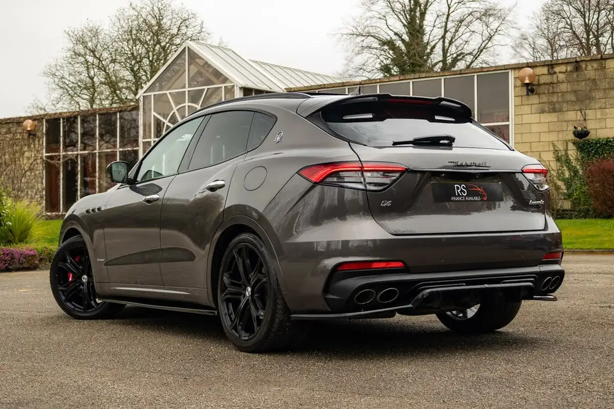 2021-maserati-levante-30-gransport-big-9