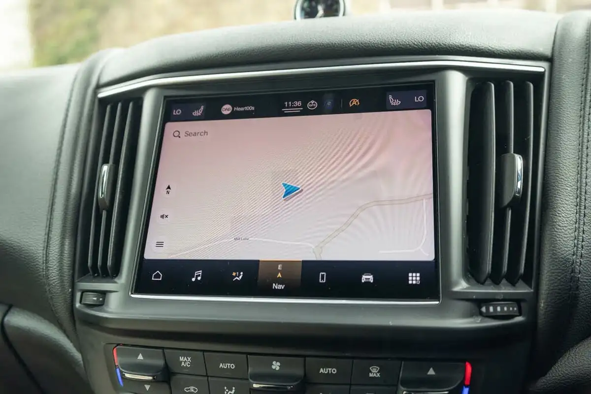 2021-maserati-levante-30-gransport-big-37