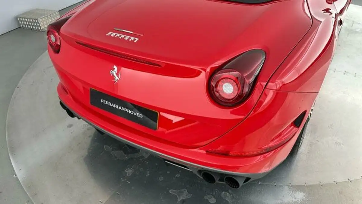 2017-ferrari-california-39-t-big-18