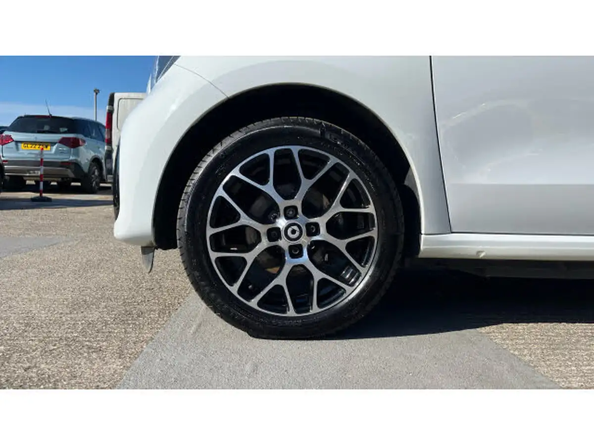 2021-smart-forfour-eq-exclusive-big-6