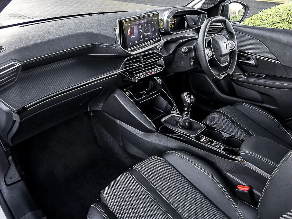 2025-peugeot-208-12-puretech-gt-100ps-big-4