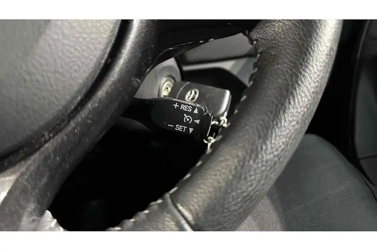 2019-toyota-yaris-15-vvt-i-y20-111bhp-1496cc-big-29