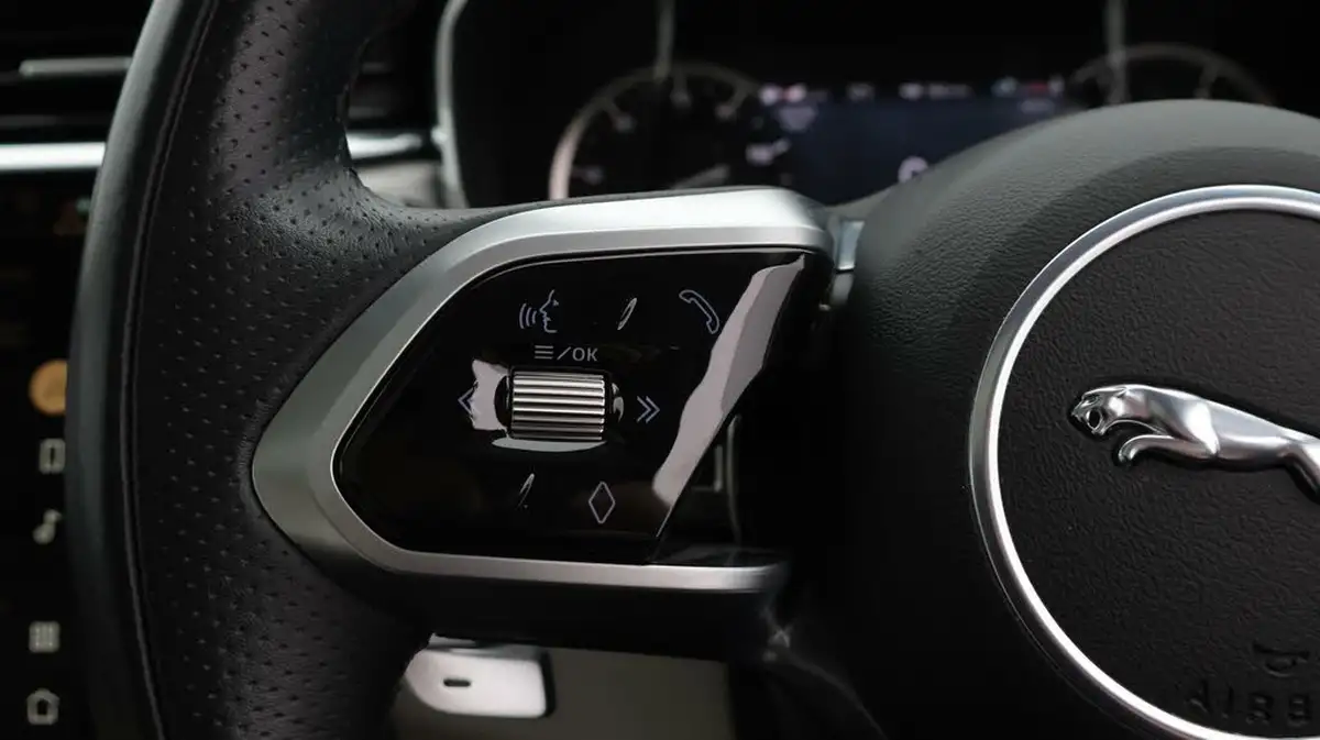 2021-jaguar-f-pace-20-d200-r-dynamic-s-mhev-big-27