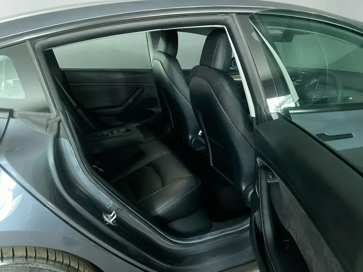 2022-tesla-model-3-e-rwd-big-18