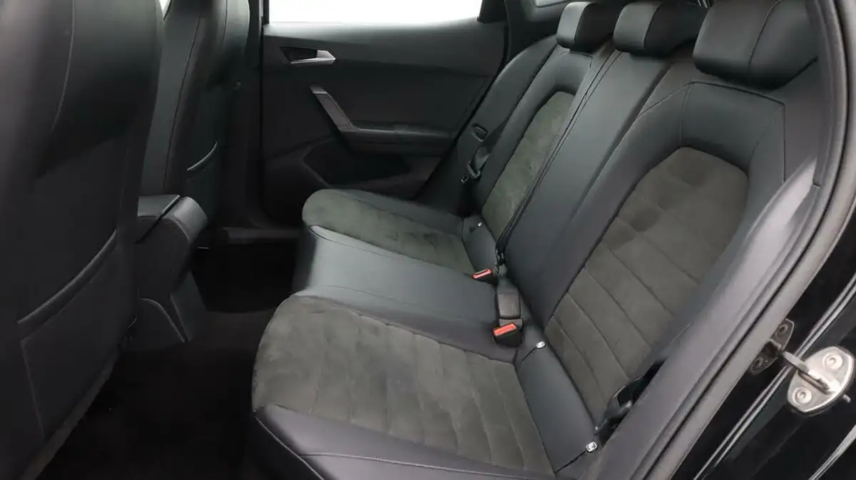 2022-seat-arona-10-tsi-xperience-lux-big-16