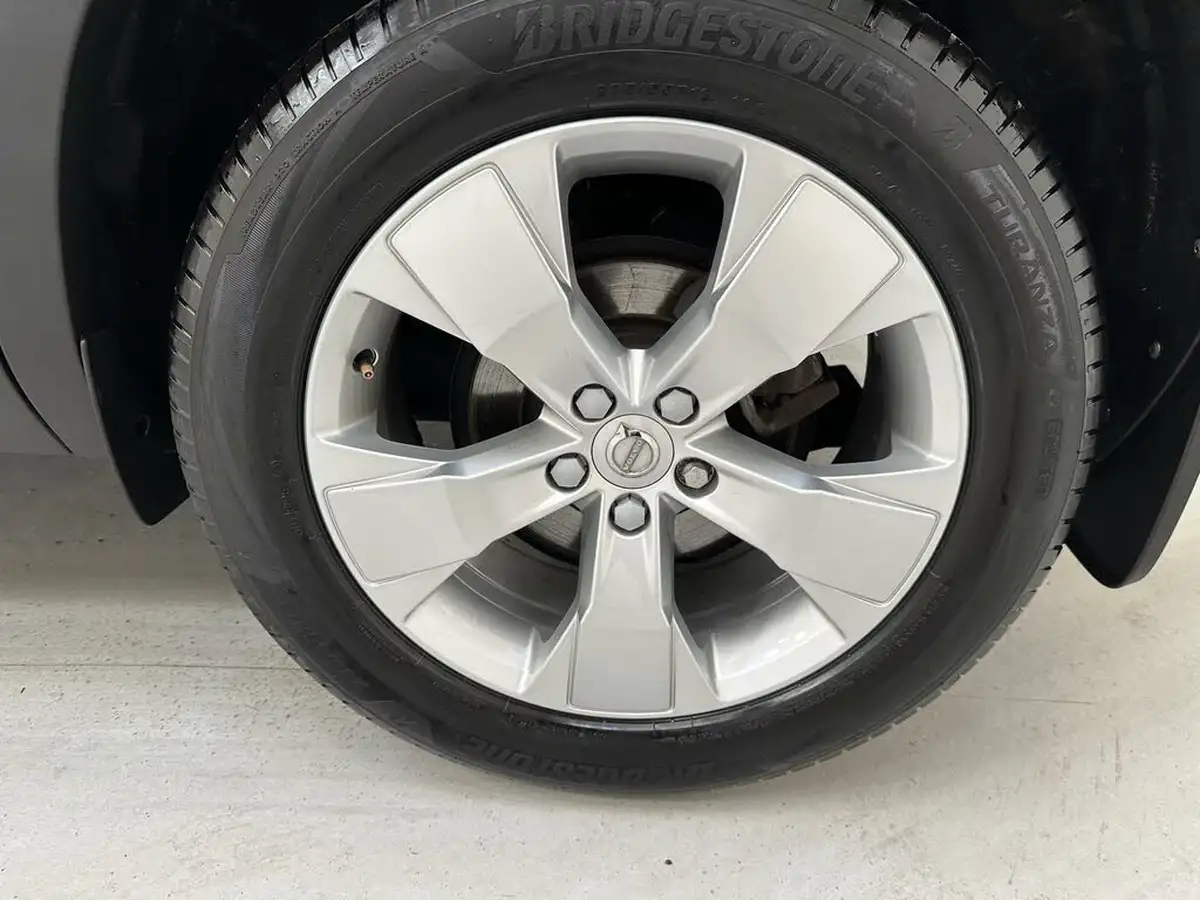 2019-volvo-xc40-20td-d3-momentum-big-32