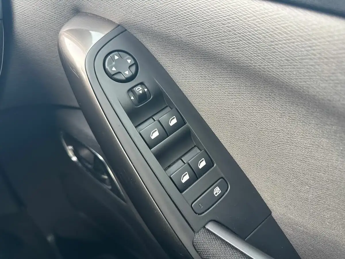 2021-citroen-grand-c4-spacetourer-12-puretech-sense-eat8-big-17