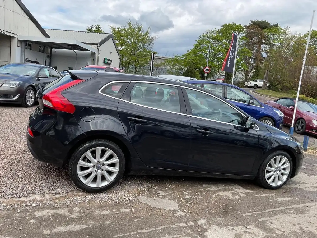 2014-volvo-v40-16td-d2-se-lux-big-60