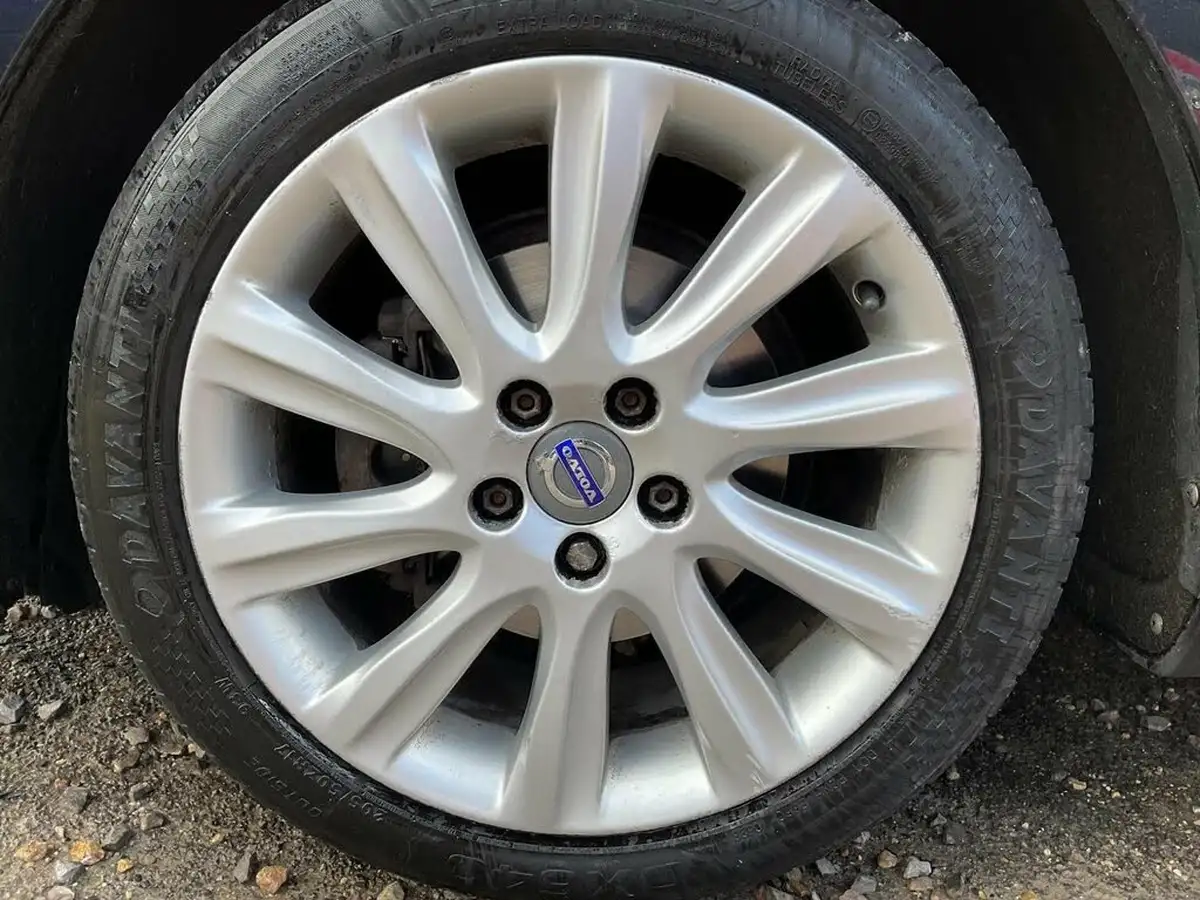 2014-volvo-v40-16td-d2-se-lux-big-8