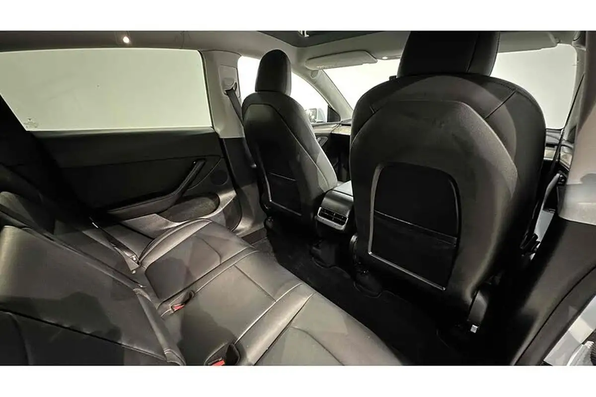 2022-tesla-model-y-e-long-range-big-23