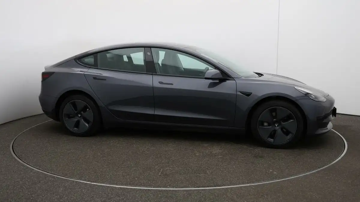 2021-tesla-model-3-e-standard-plus-big-39