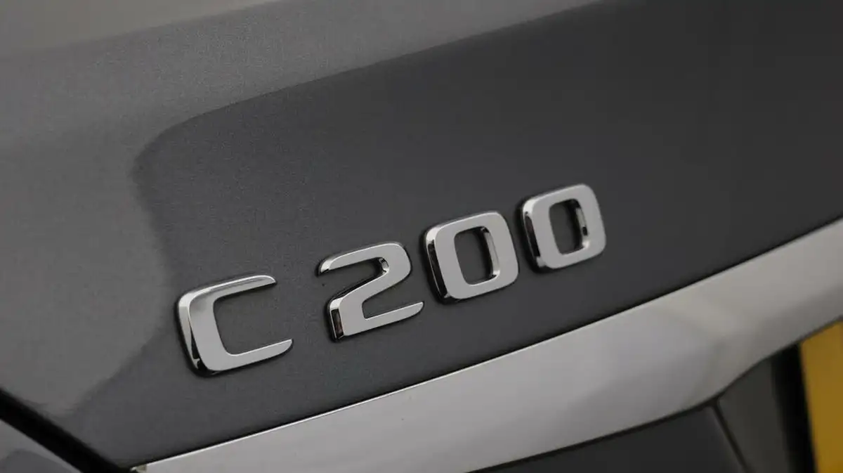 2020-mercedes-benz-c-class-15-c200-se-saloon-4d-big-19