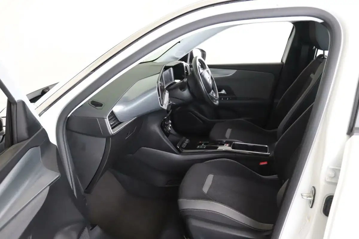 2022-vauxhall-mokka-e-se-premium-big-9