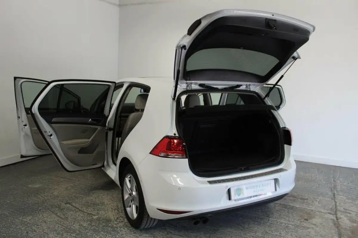 2014-volkswagen-golf-20tdi-match-5d-dsg-big-16