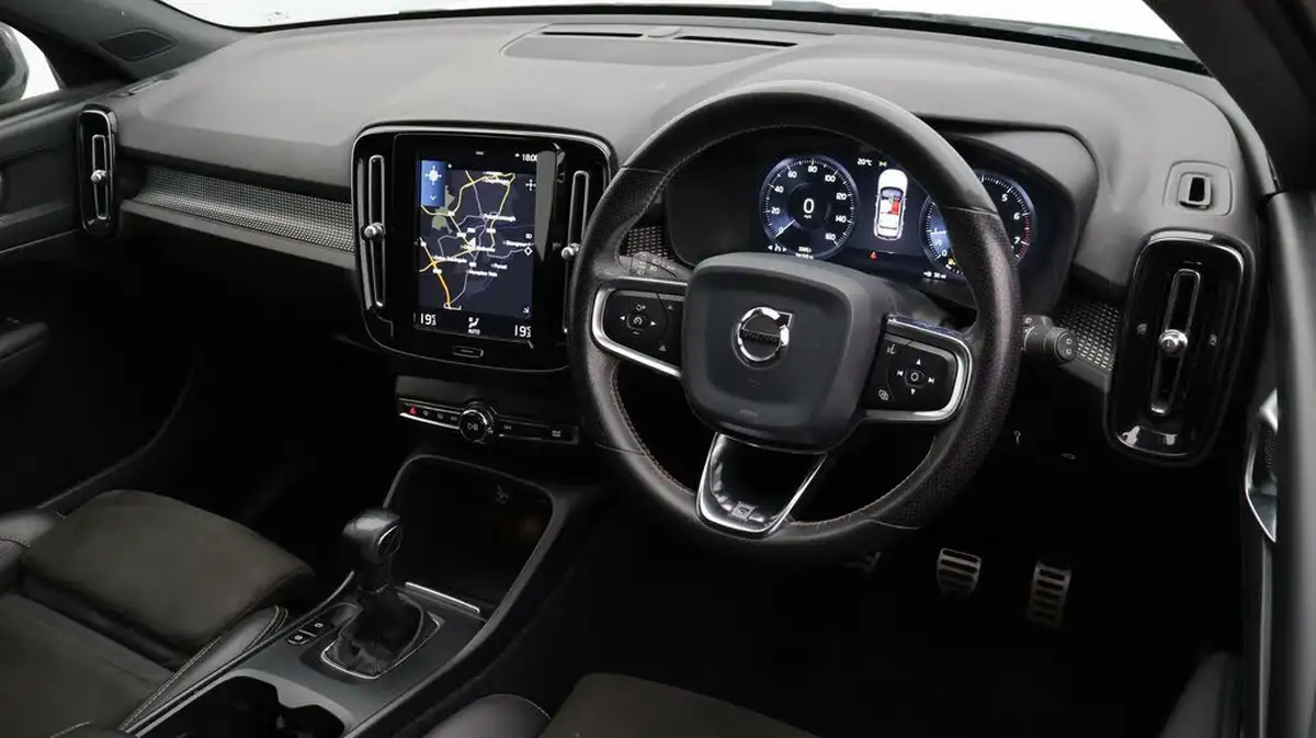 2020-volvo-xc40-15-t3-r-design-big-9