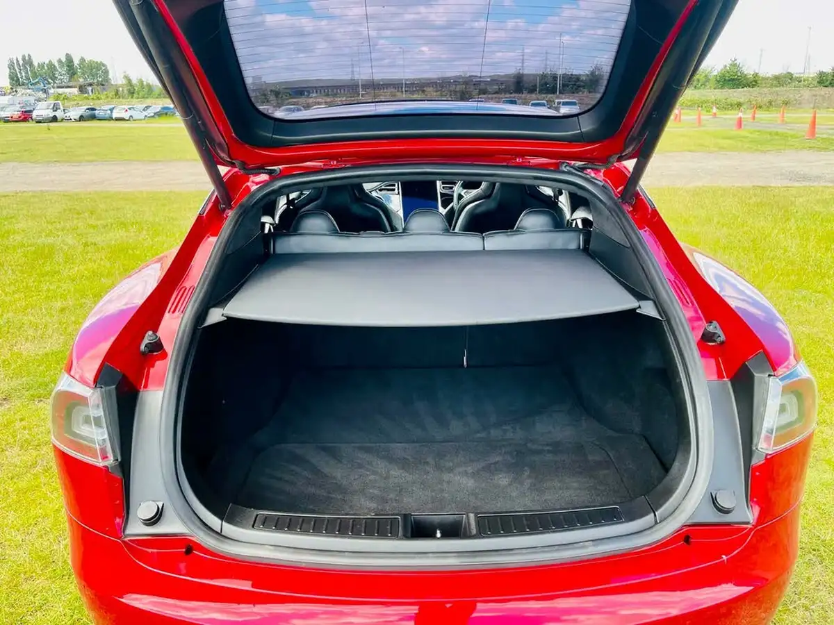 2015-tesla-model-s-e-p85d-nav-big-22