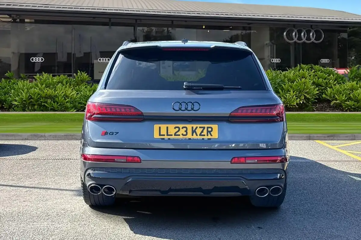 2023-audi-sq7-40-tfsi-black-edition-big-3