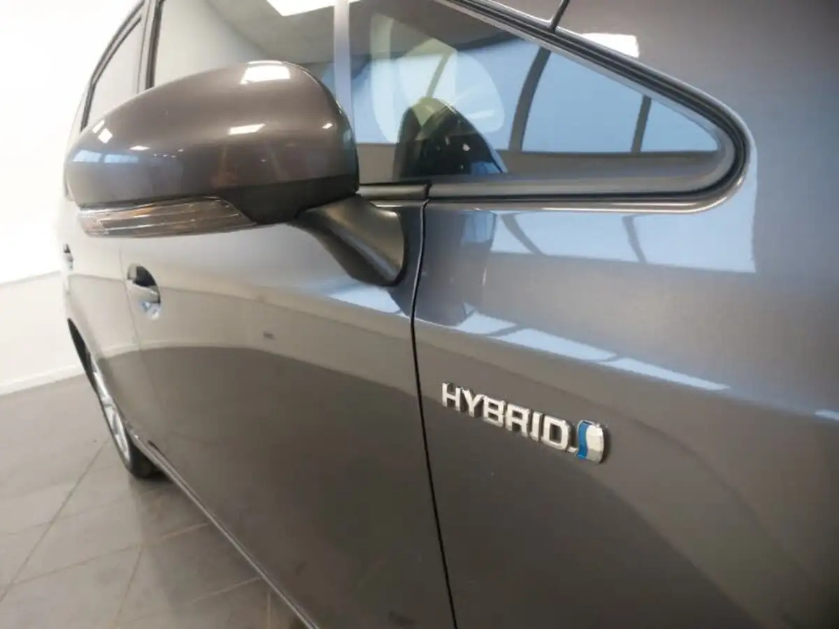 2019-toyota-prius-18-vvt-i-excel-big-11