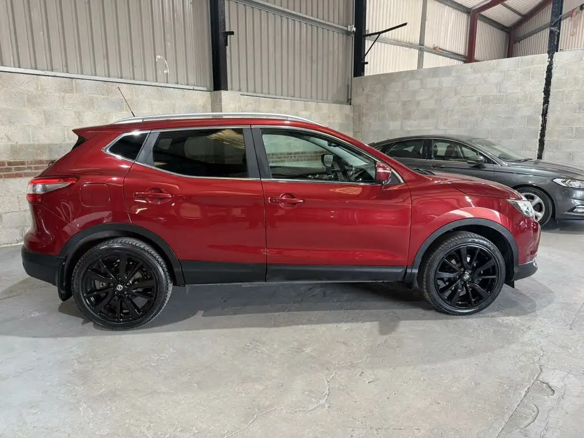 2014-nissan-qashqai-16dci-tekna-big-2
