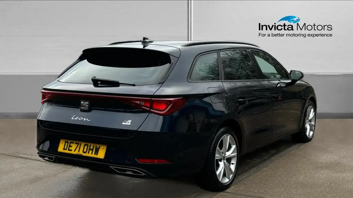 2021-seat-leon-14-e-hybrid-fr-estate-big-3