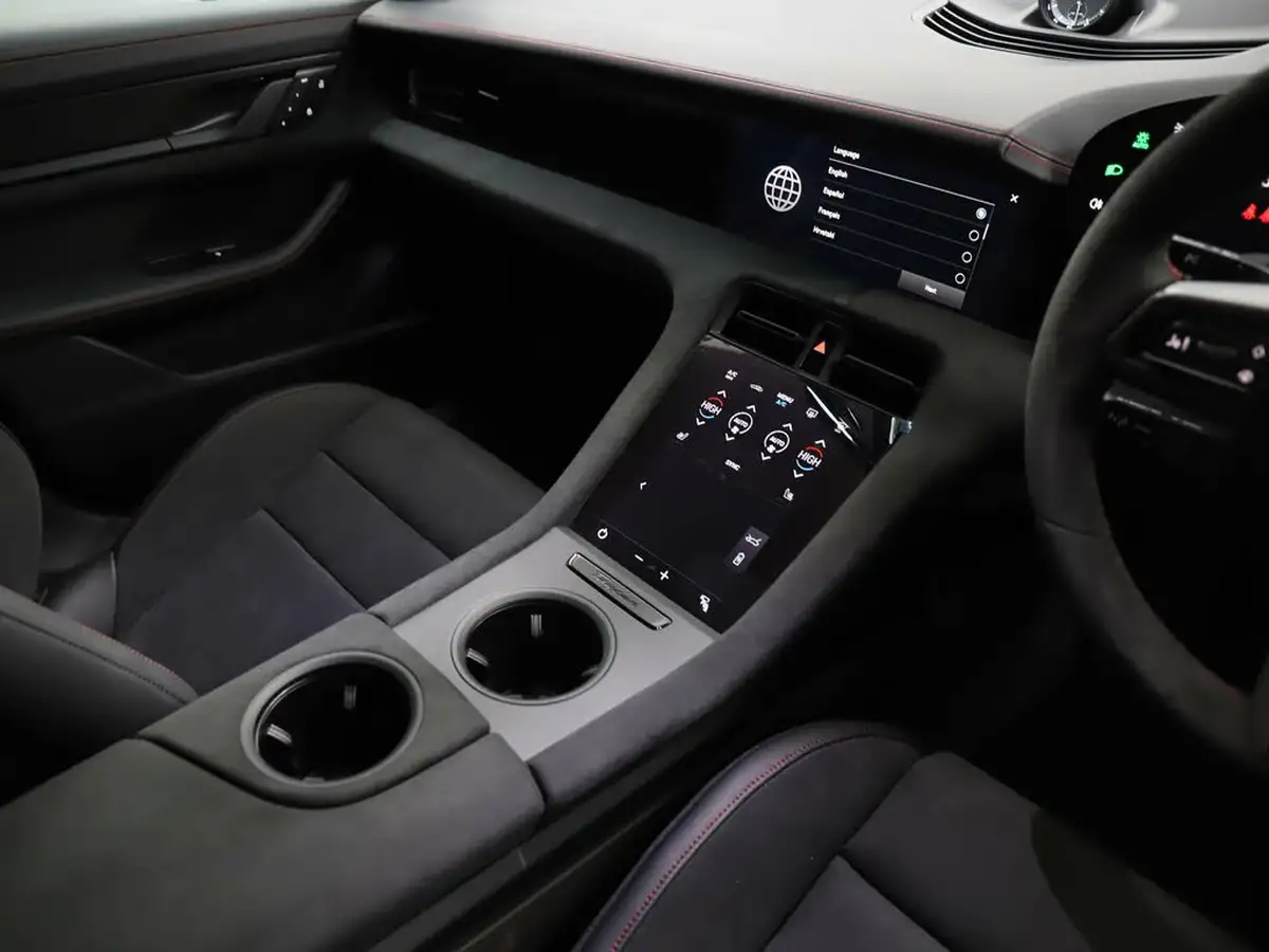 2023-porsche-taycan-e-gts-sport-turismo-big-20