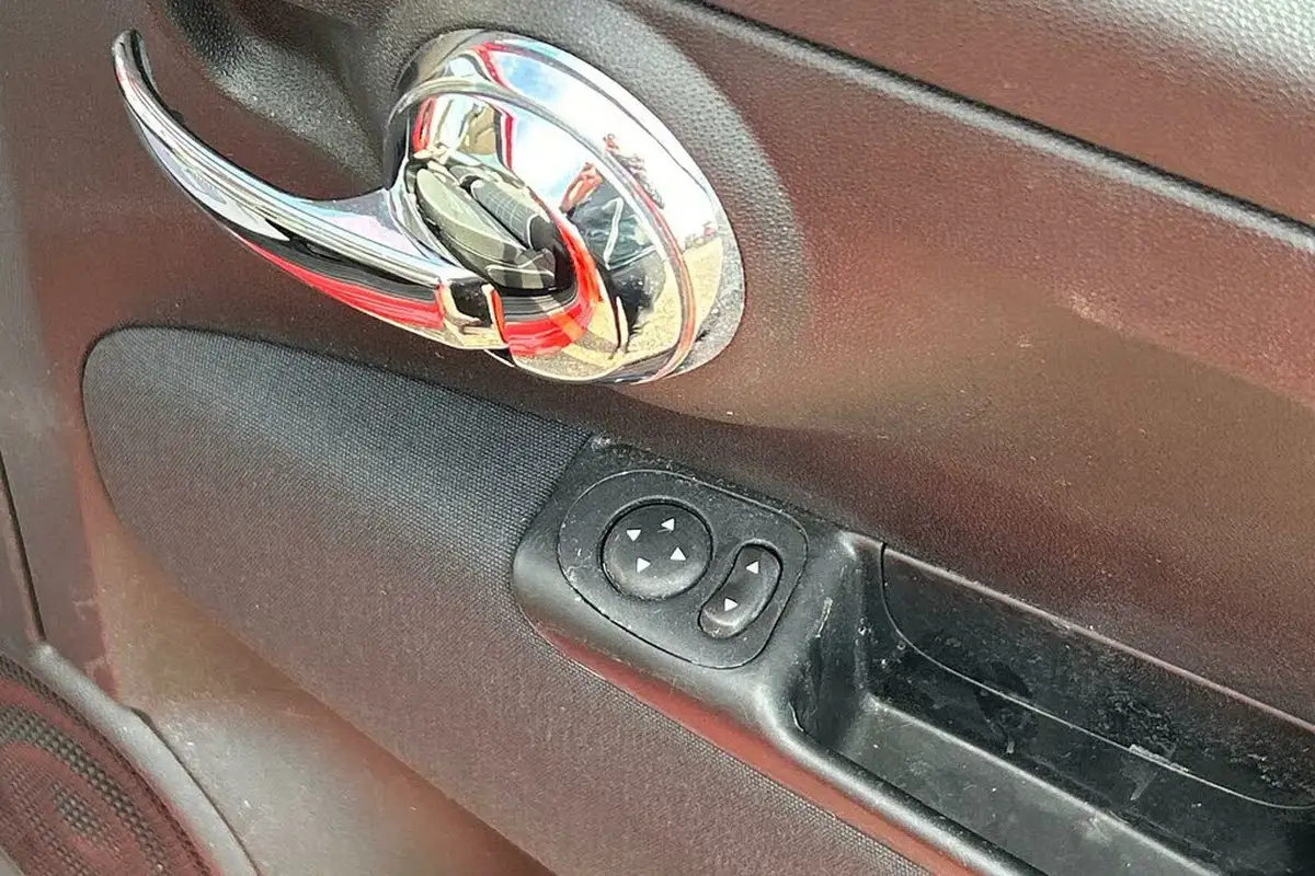 2019-fiat-500-12-lounge-ss-big-16