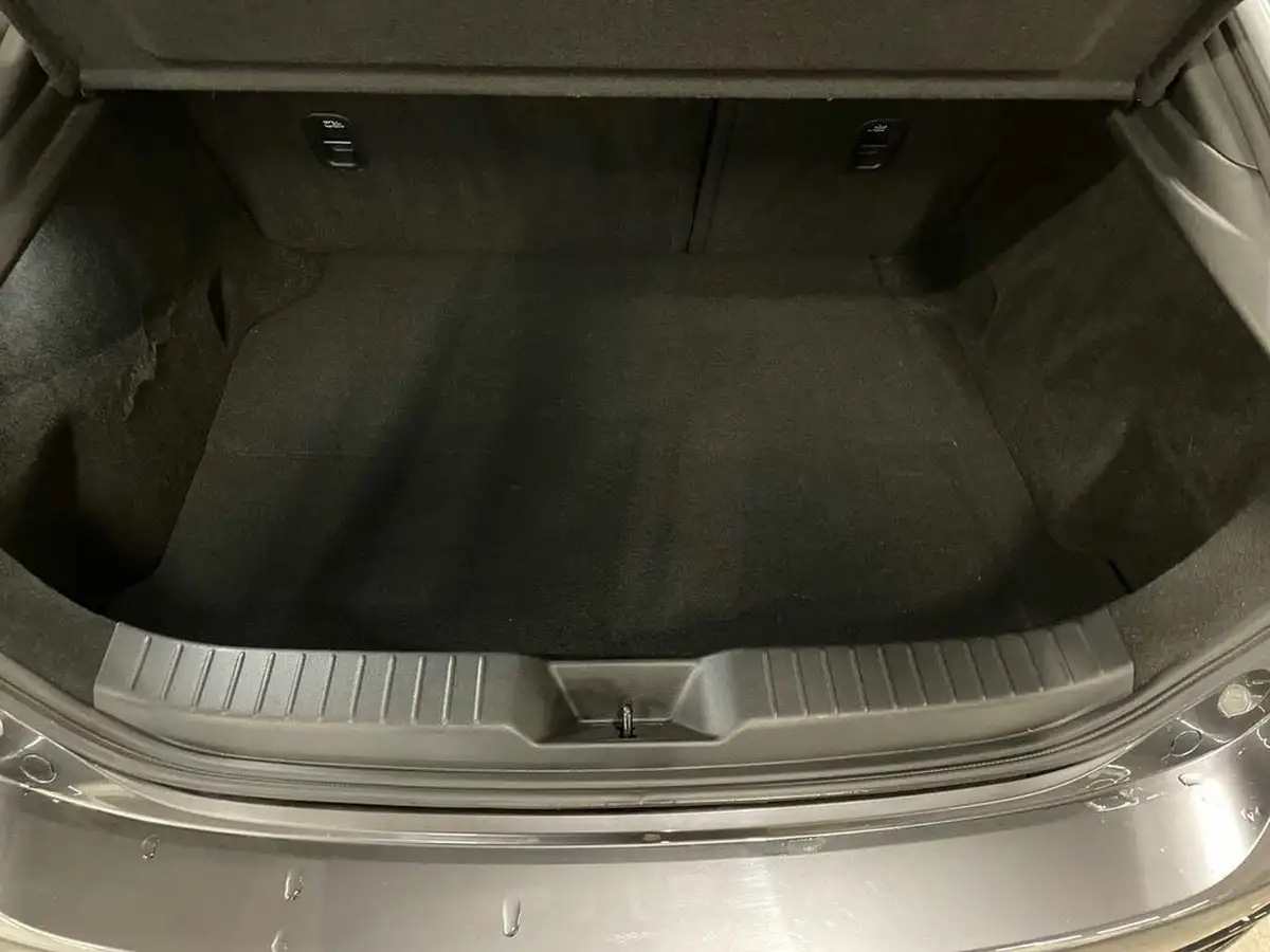 2023-mazda-mazda3-20-sport-lux-122ps-hatchback-5d-auto-big-11
