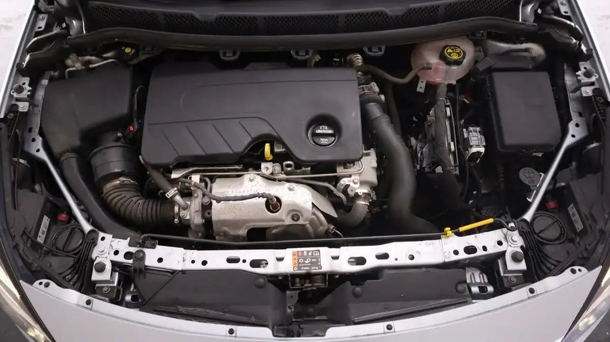 2019-vauxhall-astra-16cdti-griffin-big-19