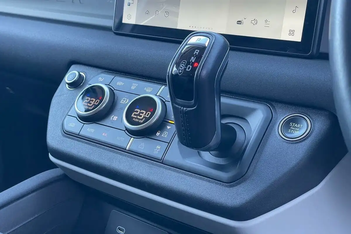 2022-land-rover-110-defender-30-d250-xs-edition-big-20