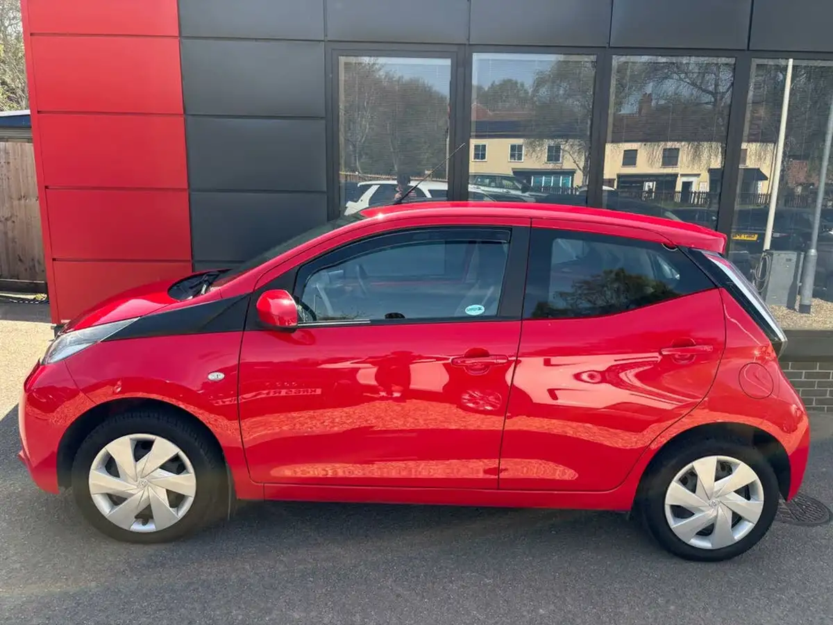 2018-toyota-aygo-10-vvt-i-x-play-71bhp-5d-big-5