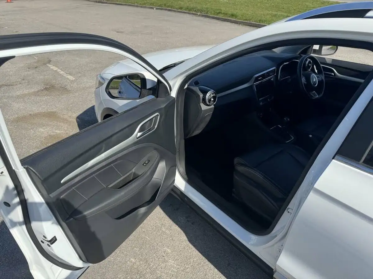 2020-mg-zs-suv-15-vti-tech-exclusive-106ps-big-24