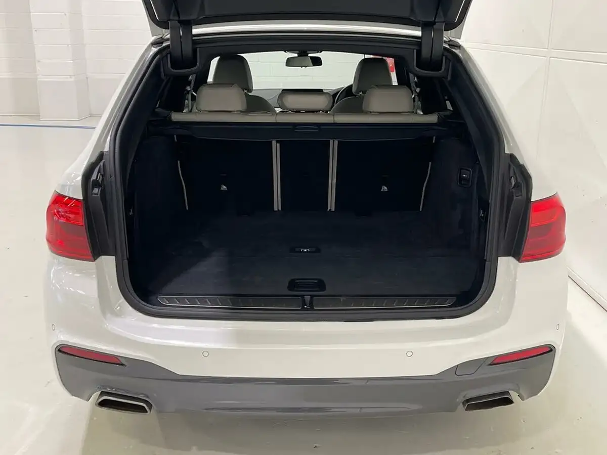 2019-bmw-5-series-big-54